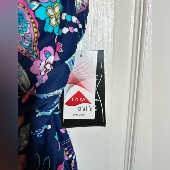 Lycra Women’s Blue Floral One Piece Swimsuit - NWT - Size 10 - Style MM2AW38 - Picture 2 of 8